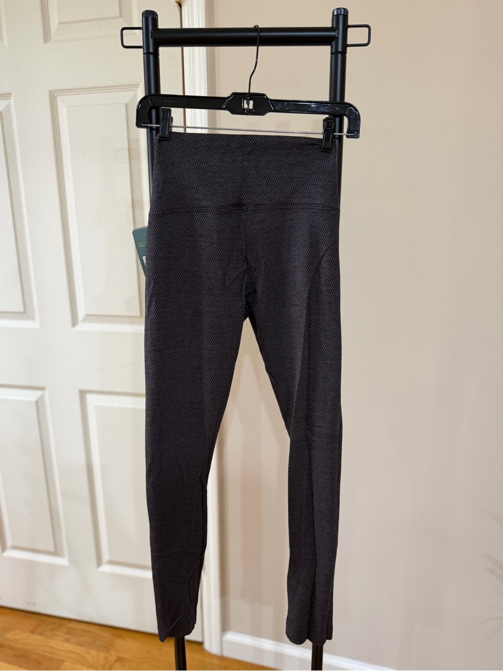 Lysse Black Textured High-Waist Leggings